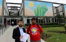 O defensor público Bruno Passadore e Norley Anderson Maia, do Movimento Nacional da População em Situação de Rua: recomendações administrativas foram protocoladas na sede da Prefeitura de Curitiba na última sexta-feira (18).