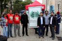 Em uma tenda montada na Praça Rui Barbosa, no Centro de Curitiba, os defensores públicos Bruno Passadore, Dezidério Lima, Guilherme Dáquer Filho, Fernando Redede Rodrigues e Vitor Tavares de Oliveira prestaram orientação jurídica gratuita à população em situação de rua. O subcorregedor público-geral do Estado, Antonio Vitor Barbosa de Almeida, e a psicóloga Nayanne Costa Freire também prestigiaram o evento.