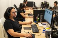 Imagem com foto da equipe de atendimento do Disque Defensoria 129.