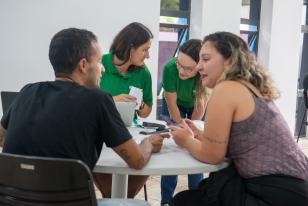 Casal é atendido em Mutirão da DPE-PR. 