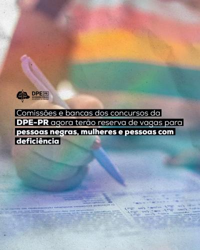 Imagem que mostra ao fundo, desfocada, uma pessoa segurando uma caneta e resolvendo questões de uma prova. Em primeiro plano é possível ler o título da notícia: Comissões e bancas dos concursos da DPE-PR agora terão reserva de vagas para pessoas negras, mulheres e pessoas com deficiência. Acima do título está o logotipo da Defensoria na cor preta.