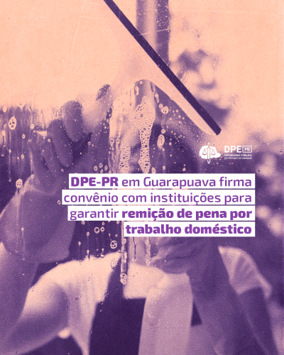 Imagem que mostra uma pessoa borrifando água e passando um rodinho em um vidro, como se esse vidro fosse a lente da câmera que a fotografou. Essa pessoa, que aparenta ser uma mulher, usa uma blusa clara e um avental escura e na mão ela usa uma luva de borracha. A imagem está em tons de laranja claro e roxo. Sobre a imagem está o título da matéria e o logo da Defensoria.