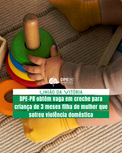 Imagem com foto de criança brincando em uma creche.
