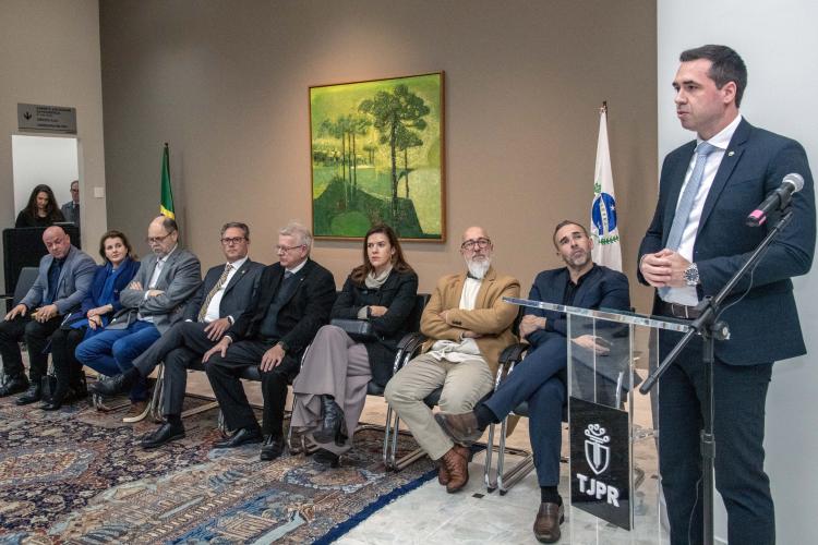 Participação do defensor público-geral do Paraná na assinatura do termo de cooperação técnica da Rede InovaPR.