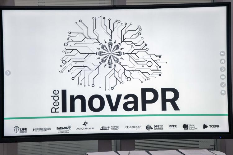 Participação do defensor público-geral do Paraná na assinatura do termo de cooperação técnica da Rede InovaPR.