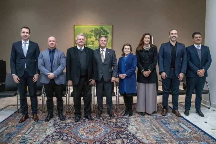 Participação do defensor público-geral do Paraná na assinatura do termo de cooperação técnica da Rede InovaPR.