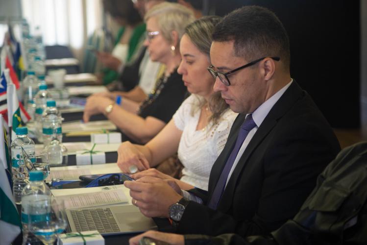 Imagem com foto da reunião de corregedoras e corregedores-gerais.