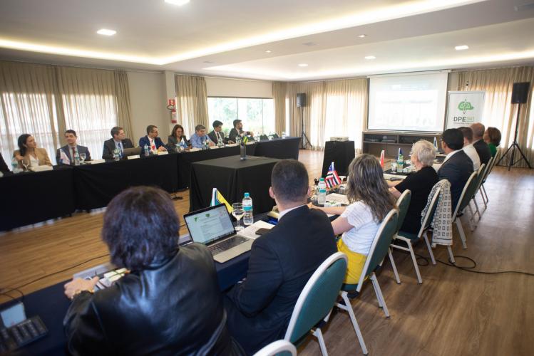 Imagem com foto da reunião de corregedoras e corregedores-gerais.