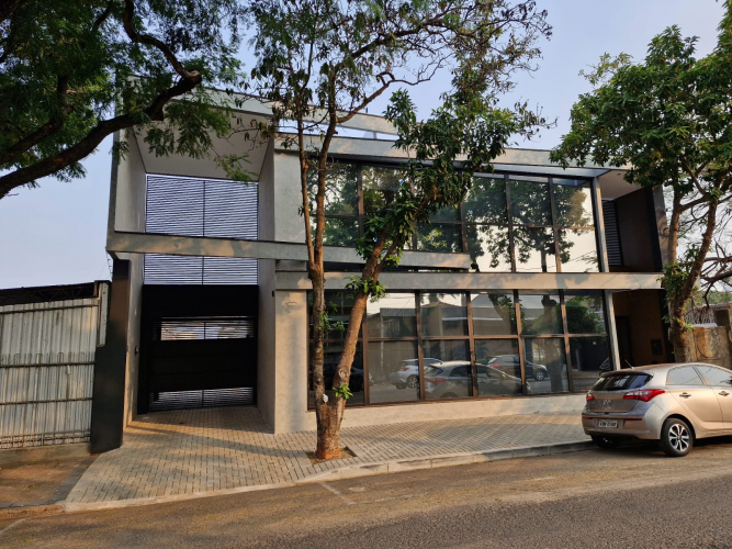 Imagem com foto da nova sede da DPE-PR em Paranavaí.
