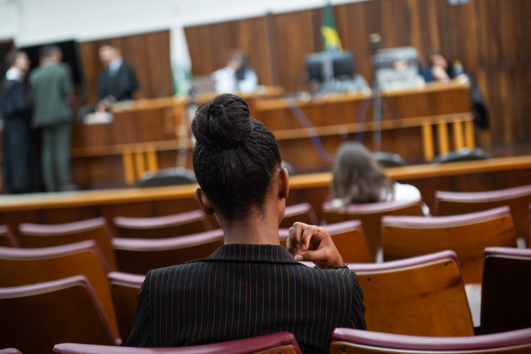 Foto do júri simulado da 2ª edição do curso do Tribunal do Júri da DPE-PR.