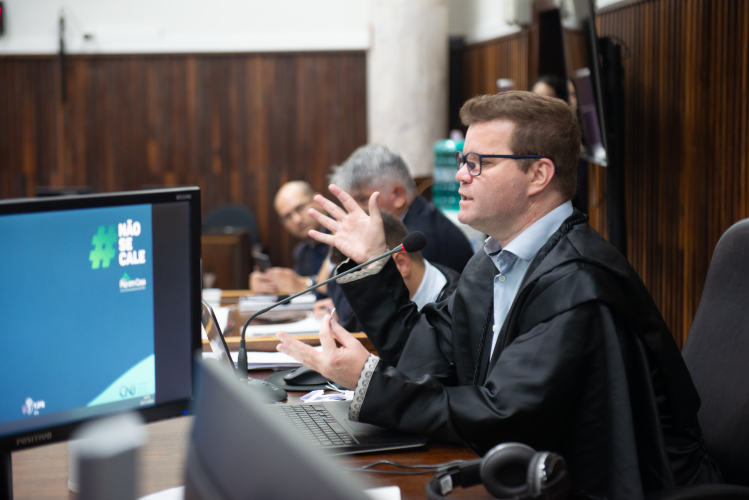 Foto do júri simulado da 2ª edição do curso do Tribunal do Júri da DPE-PR.