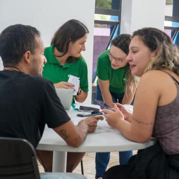 Casal é atendido em Mutirão da DPE-PR. 