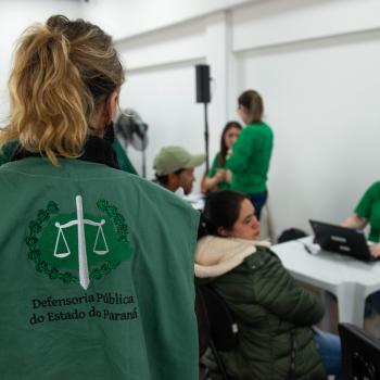 Imagem mostra equipe da Defensoria. 