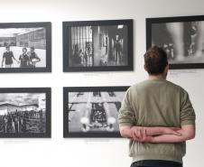 Defensoria inaugura exposição fotográfica "Deste lado do muro", aberta ao público até o dia 19/08