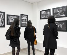 Defensoria inaugura exposição fotográfica "Deste lado do muro", aberta ao público até o dia 19/08