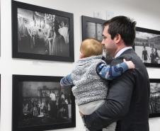 Defensoria inaugura exposição fotográfica "Deste lado do muro", aberta ao público até o dia 19/08