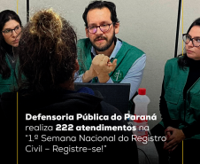 Imagem de defensores prestando atendimento à usuária dos serviços da defensoria com textura de papel. Na parte inferior alinhado à esquerda, o título "Defensoria Pública do Paraná realiza 222 atendimentos na “1.ª Semana Nacional do Registro Civil – Registre-se!”". Já na parte superior central da imagem, o logo da defensoria em preto.