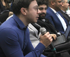 Vice-coordenador do Nucidh, defensor público Daniel Alves Pereira, faz intervenção durante uma das apresentações.