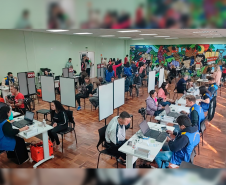 Imagem com foto de atendimentos realizados pela Defensoria no projeto Paraná em Ação, no mês de setembro.