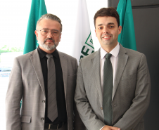 Imagem do defensor-geral André Giamberardino com o procurador-geral do Estado, Luciano Borges.