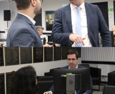 Imagem com duas fotos: acima, o coordenador da Assessoria de Projetos Especiais, Matheus Munhoz, conversa com o presidente da Câmara Municipal de Curitiba, Marcelo Fachinello; abaixo, o coordenador da Assessoria de Projetos Especiais, Matheus Munhoz, realiza atendimento à assistida durante o mutirão.
