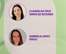 Imagem com fundo em verde claro e textura de papel com algumas linhas orgânicas em um verde mais escuro. Ao centro, um balão de fala em tom de bêge. No balão, uma foto da defensora Claudia Simas e, ao lado, seu nome. Abaixo, uma foto da defensora Gabriela Lopes junto de uma foto dela.