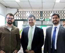 Imagem que mostra os defensores Dezidério Machado Lima, Nicholas Moura e Silva e Leonardo Alvite Canella, que integram a Comissão Organizadora do III Concurso Público para Servidores e Servidoras da DPE-PR.