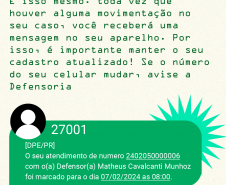 Imagem com um fundo branco emulando papel, na parte superior, tem um textinho comentando sobre a novidade da DPE-PR que é o acompanhamento de casos por SMS, na parte inferior da imagem, está um balão de mensagem representando como será a mensagem detalhando a situação do caso e o número do remetente.