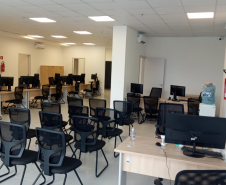 Foto do espaço interno da nova sede da DPE-PR em Paranaguá
