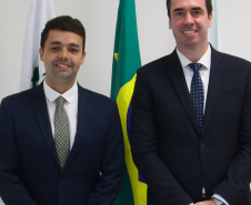 Imagem com foto dos defensores públicos do Paraná André Ribeiro Giamberardino e Matheus Munhoz.