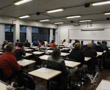 Imagem com foto da primeira fase do V Concurso da DPE-PR.