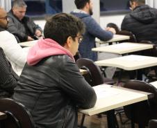 Imagem com foto da primeira fase do V Concurso da DPE-PR.