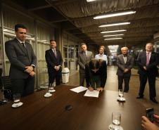 Imagem com foto de solenidade de assinatura da integração da DPE-PR ao Pacto pela Paz.