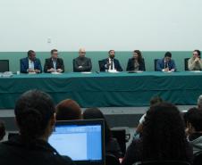 Imagem com foto da abertura da 2ª edição do curso do júri da DPE-PR.