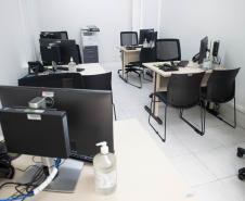 Imagem colorida horizontal em que se vê as dependências do novo Posto de Atendimento da DPE-PR na Câmara Municipal de Curitiba. 