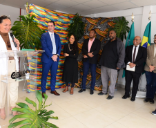 imagem com a ouvidora geral da dpe-pr, Karolline, com a fala na solenidade