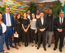 imagem com pessoas que fazem parte da equipe da dpe-pr durante o evento