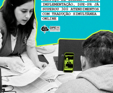 Arte sobre imagem mostra atendimento de assistido da DPE-PR em Libras utilizando a plataforma Icon.  