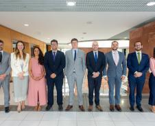 Imagem horizontal colorida em que se vê os membros da banca avaliadora da Prova Oral do V Concurso para Defensor(a) Público(a) do Paraná. 