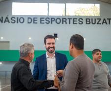 Imagem horizontal colorida mostra o DPG Matheus Munhoz durante o Mutirão de atendimento realizado em Almirante Tamandaré. 