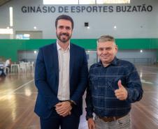 Imagem colorida horizontal em que se vê o DPG Matheus Munhoz e o Prefeito de Almirante Tamandaré Daniel Lovato. 
