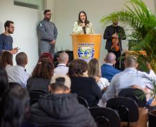 A Defensora Pública Mariana Mantovani discursa para os casais durante a cerimônia do Casando Direitos.  