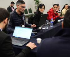Imagem com foto de cobertura do primeiro dia de atividades do Congresso Nacional de Tecnologia das Defensorias
