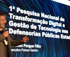 Imagem com foto de cobertura do encerramento do 1º Congresso de Tecnologia das Defensorias