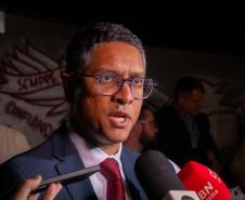 Ricardo Menezes comunica sobre o começo dos atendimentos às famílias.