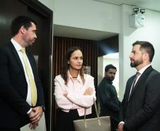 Imagem com a foto de representantes da Defensoria na Assembléia Legislativa do Paraná, para entrega de projeto de Lei