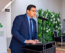 Defensor Público Rafael dos Santos Guimarães discursa sobre o projeto durante o casamento. 