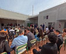 Público presente no casamento dos nove detentos na Penitenciária Estadual de Campo Mourão. 