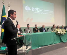 O Defensor Público Geral Matheus Munhoz dá as boas vindas aos novos colegas durante a cerimônia de posse. 