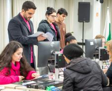 Equipe da Defensoria realiza atendimentos no Mutirão da Câmara Municipal de Curitiba.